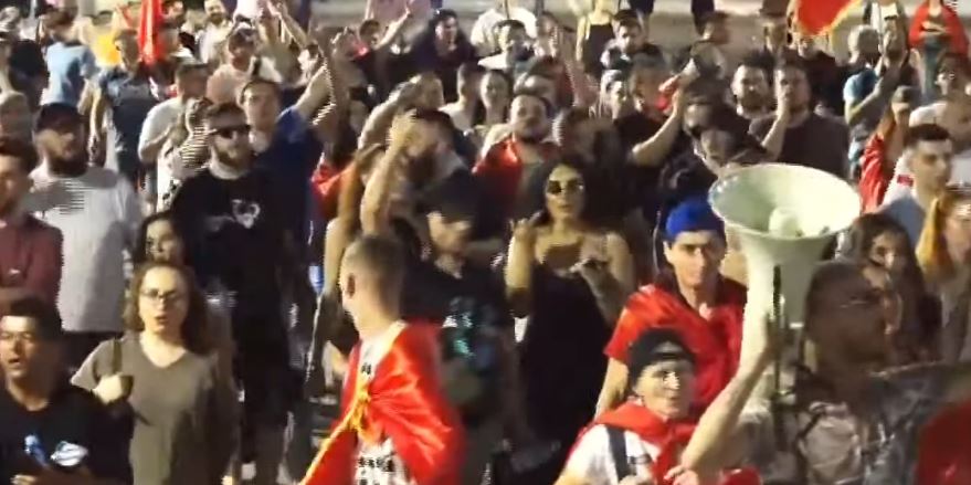 Mbyllet dita e 40 të e protestës masive  Nga aksioni para Kryeministrisë te marshimi nëpër Tiranë  qytetarët mesazh të prerë R   