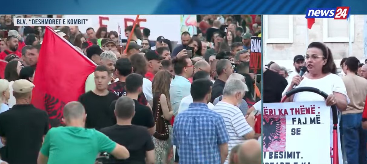  Kësaj klase politike i ka ardhur fundi   qytetarja me tone të forta nga protesta  Stop tranzicionit 35 vjeçar 