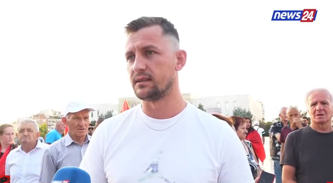  Balla e ka bërë Librazhdin si Kabul   I riu u bë viral pas përplasjes me Braçen  Jam kuzhinier prej 15 vitesh  Nga vendi u la   