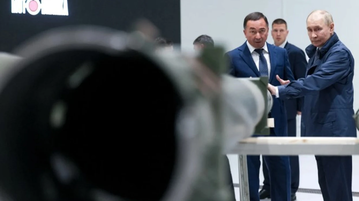 Krizë në Moskë  Bloomberg  Oligarkët rusë nisin zhvendosjen masive të kapitaleve jashtë vendit  Tremben nga 