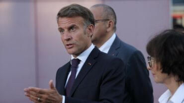 Macron 2707