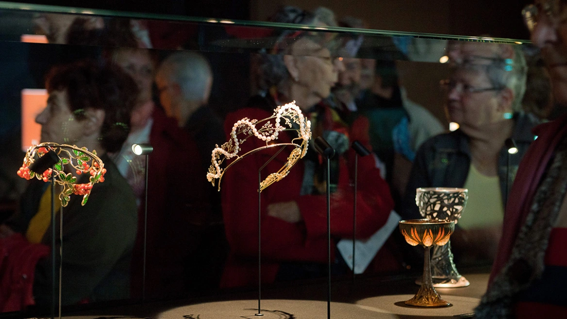 pas-louvre-grabitet-edhe-muzeu-lalique-ne-france-vidhen-bizhuteri-me-vlere-rreth-4-milione-euro