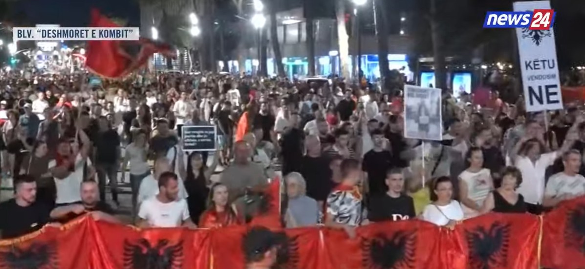 LIVE   O milet  Rama ka siklet    protestuesit marshojnë në bulevard  Diaspora  zemra e Shqipërisë 