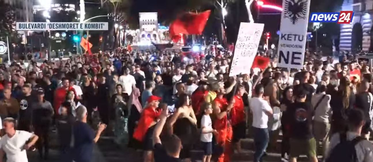 VIDEO   Nesër më shumë   55 ditë revoltë  Mbyllet protesta  shqiptarët kundër kryeministrit  Edi Rama jepe dorëheqjen  ju erdh   