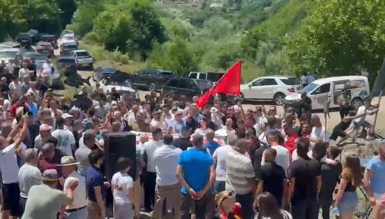 Mertur Protesta Ne