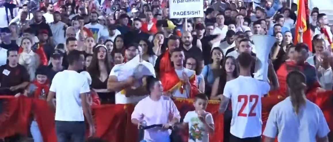 Mbyllet dita e 41 e protestës  Nga aksioni para Kryeministrisë te marshimi nëpër Tiranë  qytetarët mesazh të prerë Ramës  Dorë   