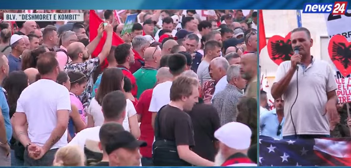  Mjaft më    Protestuesi në shesh  Berisha të japë dorëheqje  ka bërë marrëveshje me Ramën 