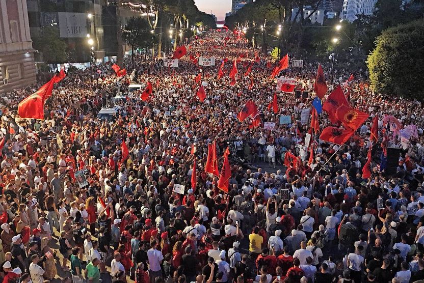 62 ditë revoltë  Qytetarët kërkojnë dorëheqjen e Ramës  të shtunën paralajmërohet protestë masive