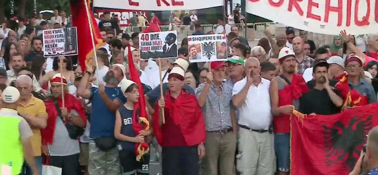 LIVE  Revolta kundër Ramës  40 ditët që sfidojnë pushtetin  Protestuesit nisin marshimin nga sheshi  Skënderbej  d   