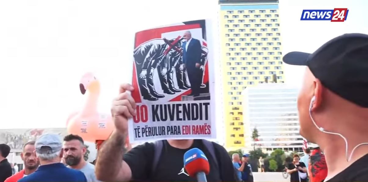 LIVE   Jo Kuvendit të përulur para Ramës   protestuesit në shesh kundër kryeministrit  jehon thirrja  Arresto Belindën
