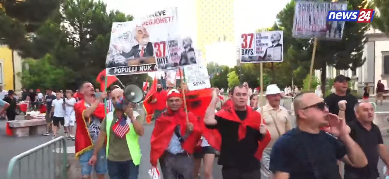 LIVE  Revolta e 37 kundër Ramës nuk ndalet  Nis marshimi nga sheshi  Skënderbej   drejt Kryeministrisë  protestuesit kërkojnë    