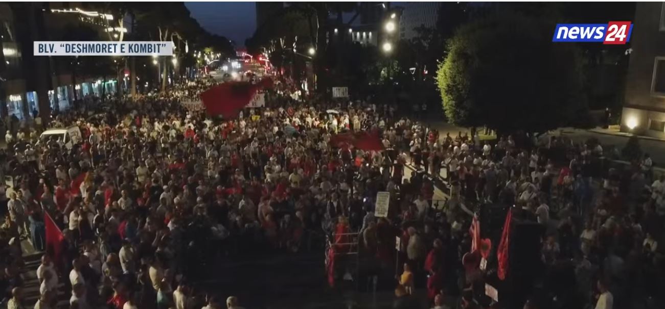 LIVE   Ju erdhi fundi   revolta e 49 kundër qeverisë  Pas fjalimeve para Kryeministrisë  protestuesit nisin marshimin në rrugë   