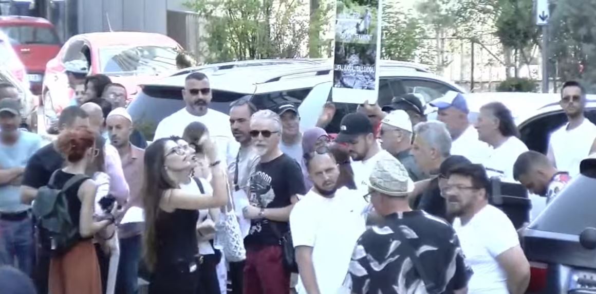 LIVE   Albanian File  është provë krimi   Protestuesit mblidhen para SPAK  Hetoni kryeministrin Rama