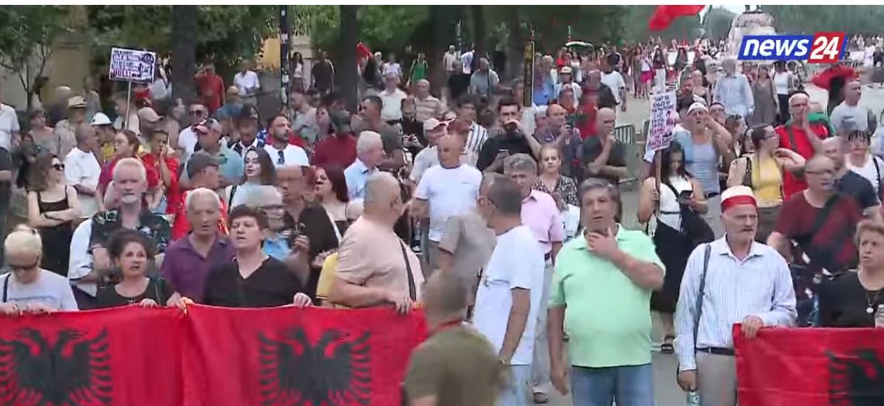 LIVE  52 ditë protestë kundër Ramës  nis marshimi i qytetarëve nga sheshi  Skënderbej  drejt Kryeministrisë  shqiptarët kërkoj   