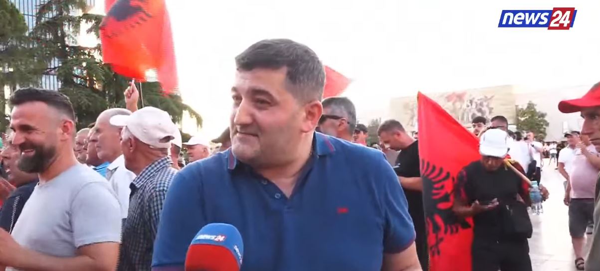 LIVE   Janë të gjithë të korruptuar   Qytetari  Vij nga Suedia  shqiptarët duhet të dalin të gjithë në protestë deri në rrëzim   