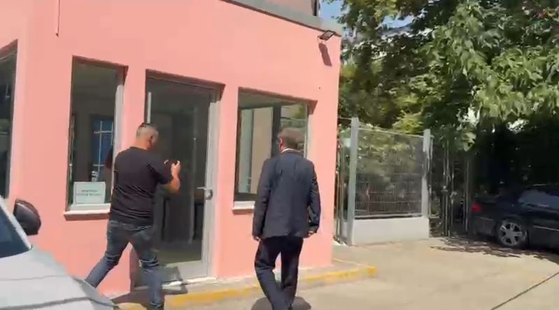Do të dëshmojë për dosjen  Partizani   Ish presidenti Bamir Topi paraqitet në GJKKO  VIDEO 
