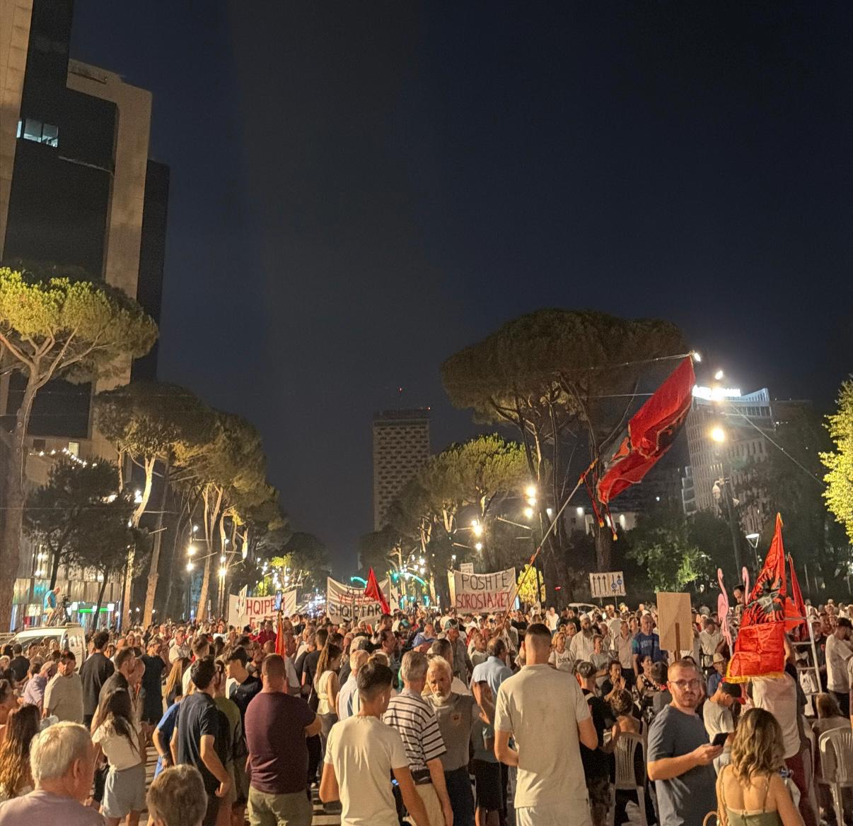 Sot 74 ditë protestë  Qytetarët shqiptarë s e ndalin rezistencën deri në largimin e Edi Ramës  vijojnë fjalimet kundër k   