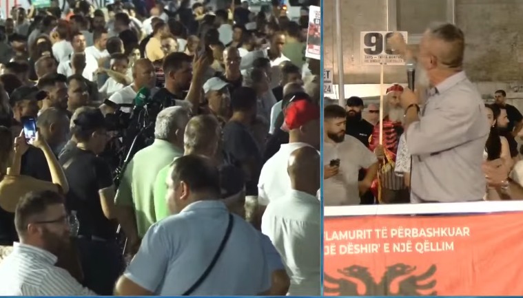  Në shesh deri në largimin e Ramës  të bashkohemi të gjithë   protestuesi thirrje rinisë  Nuk rrëzohet kryeministri duke ndenj   