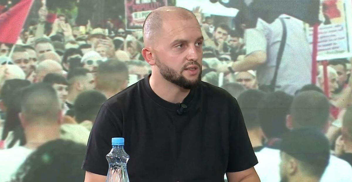  Diaspora zbarkon në Tiranë     Edison Lika zbulon detajet e protestave më 14  15 dhe 16 gusht  Karvanë makinash nga Eur   