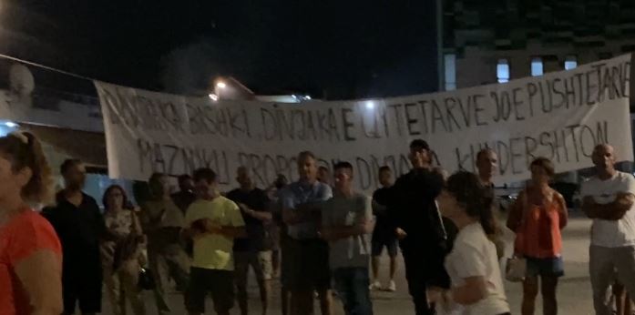 Dita e 26 të e protestës në Divjakë   Banorët kundër shkrirjes së bashkisë  thirrje deputetëve të mos e votojnë projektl   