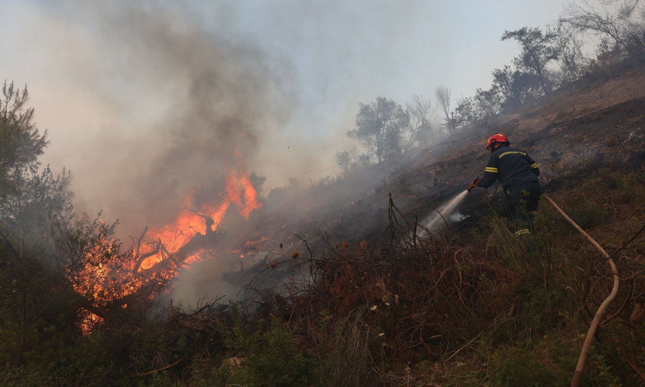 greqia-ne-alarm-per-zjarret-10-rajone-leshojne-kodin-e-kuq