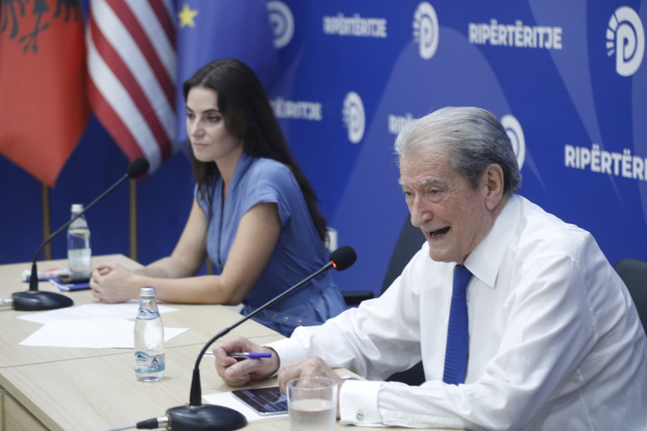  S ka  Diell    Besë  e satelit që e shpëton    Berisha sulmon Ramën  Sondazhet e kanë nxjerrë me 27 pikë në rënie  ka marrë f   