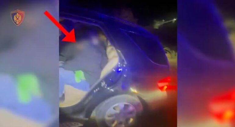 Transportonin 24 emigrantë drejt BE-së për llogari të trafikantëve, vihen në pranga 3 të rinj në Elbasan