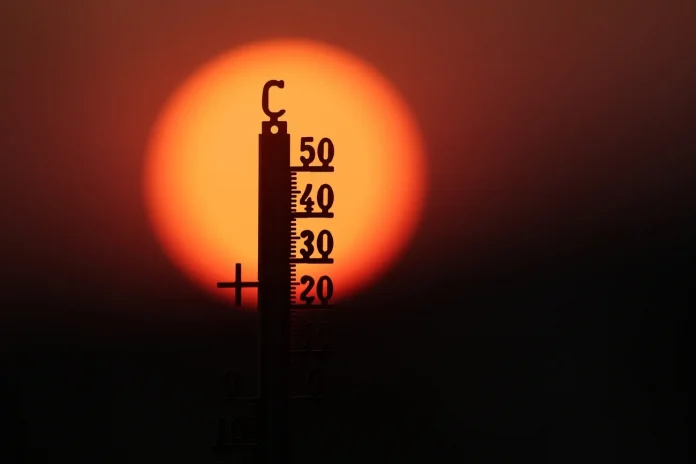 Mbi 20 zona në vend në alarm nga i nxehti  Koreja e Jugut regjistron temperaturën më të lartë në histori  termometri arrin 42    