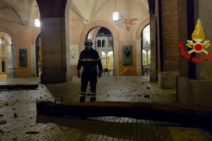 Moti i keq në Itali  Stuhia shkakton dëme të mëdha në 10 kisha dhe 10 000 makina