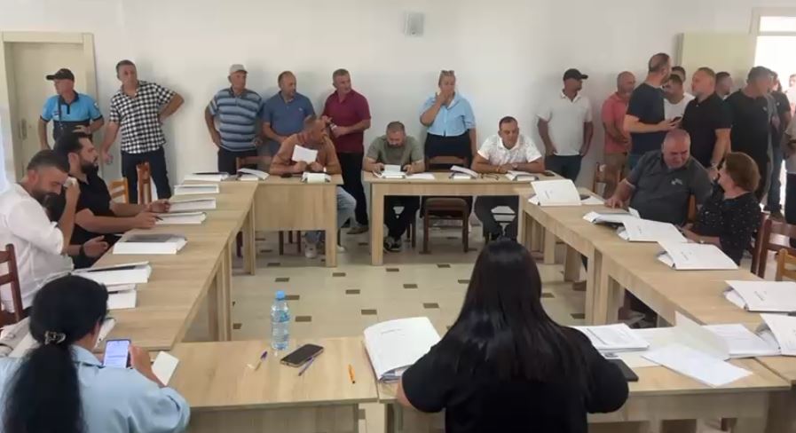 Reforma Territoriale  Këshillit Bashkiak i Klosit voton kundër bashkimit me Burrelin