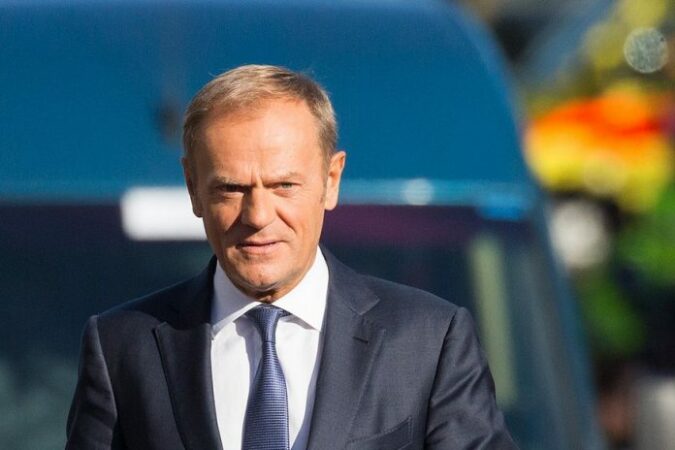 Donald Tusk 696x464