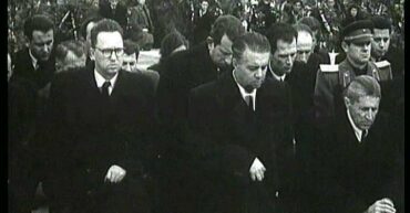 Enver Hoxha Ne Gjunje Per Vdekjen E Stalinit New Image 720x375