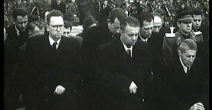 Enver Hoxha Ne Gjunje Per Vdekjen E Stalinit New Image 720x375