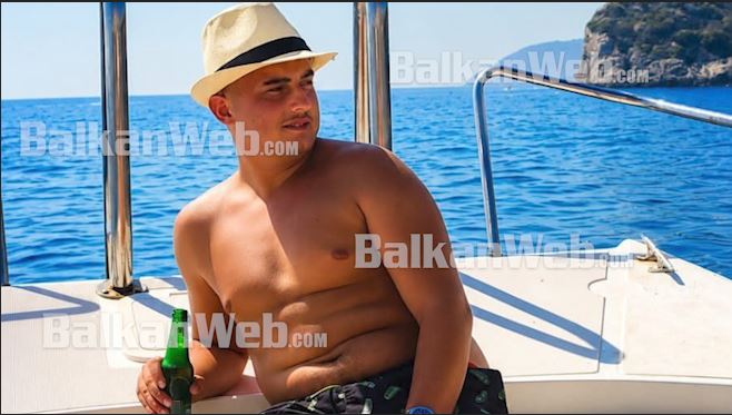 Si ndodhi vrasja në Korçë/ 20-vjeçari u konfliktua me autorin, viktimës i gjendet një thikë në vendgjarje