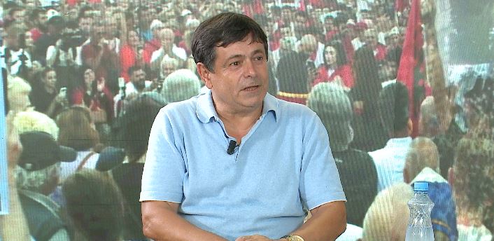  Protesta  shkollë politike që zgjoi shqiptarët   Profesori Lush Susaj  Kriza zgjidhet me dorëheqjen e Ramës  Shtatori do të s   