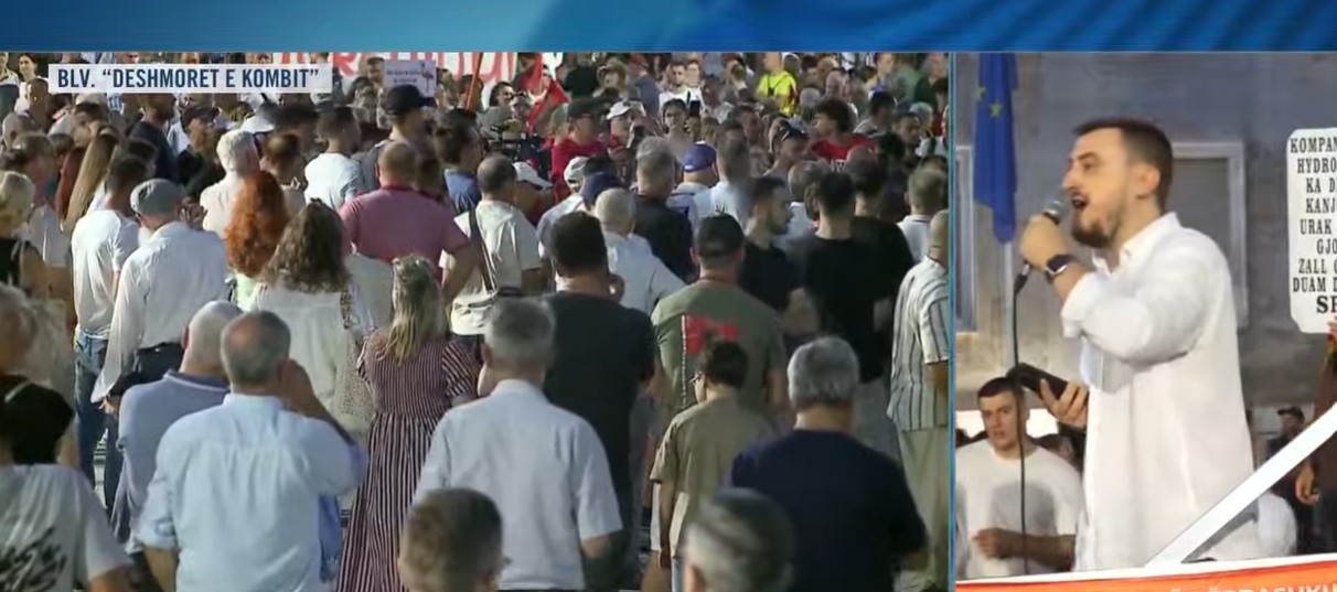  Mos votoni kundër fëmijëve tuaj   gazetari Klevin Muka apel moshës së tretë nga protesta  Dilni në shesh dhe mbroni të ardhme   