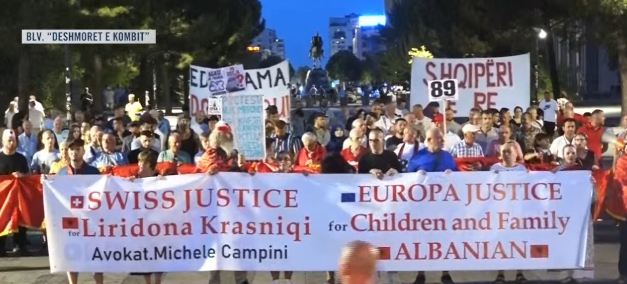 LIVE  Sot protesta e 89  Arrestimi i Agasit  Bulevardi oshëtin nga thirrjet  O Ergys  o legen  prite Ramën se po vjen 