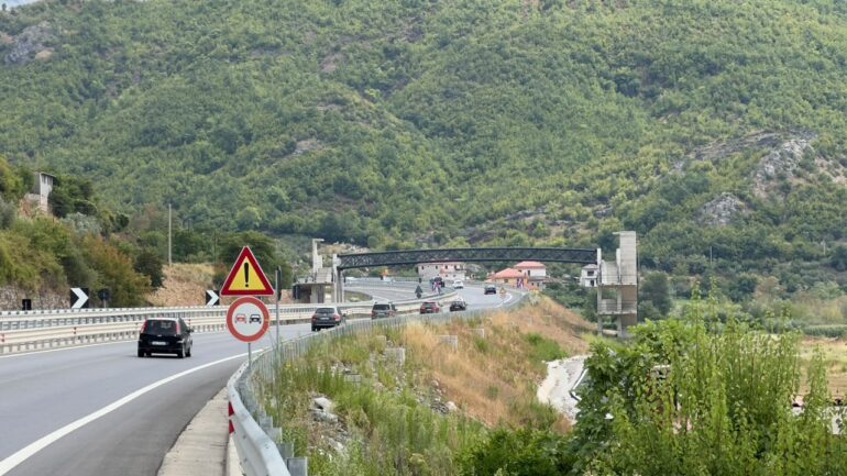 Korridori VIII bllokon një fshat të tërë, banorët e Mirakës paralajmërojnë protestë: Rruga e re po na izolon!