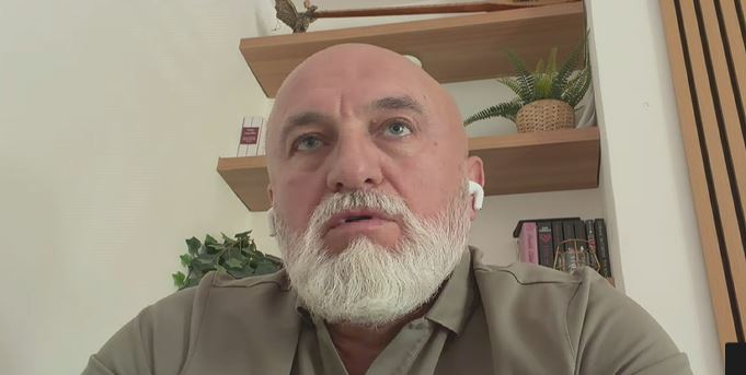  Pushteti i kryeministrit është dobësuar  politikanët po i fshihen protestuesve  Iu shmangen dhe kafeneve   aktivisti paralajm   