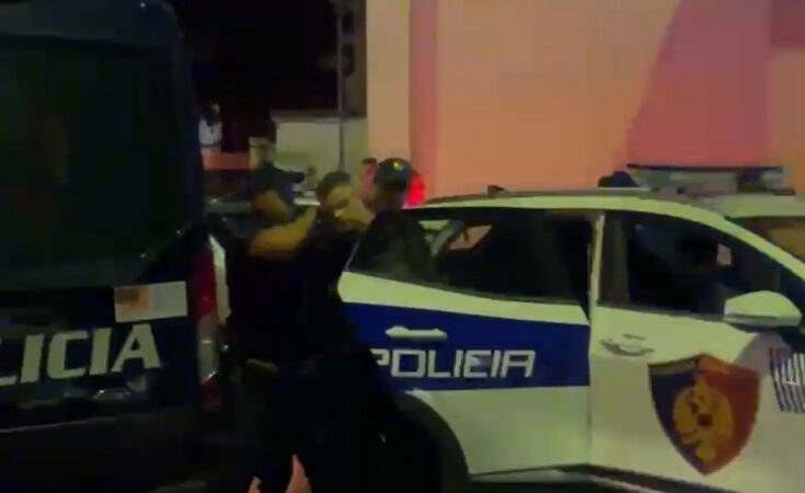 Vrau me breshëri kallashnikovi shokun e tij, arrestohet pas disa orësh në arrati autori (VIDEO)