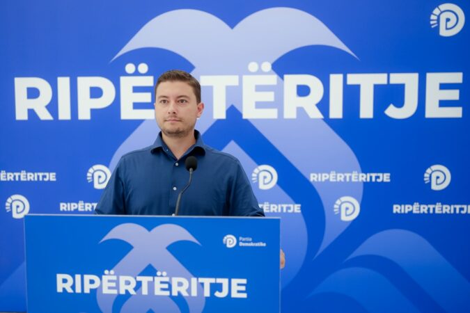 Debati i Ramës me kryebashkiakët/ “Si mbledhjet e celulave komuniste!”, reagon PD, Kedhi: Kryeministri në panik, shpërthen ndaj të vetëve