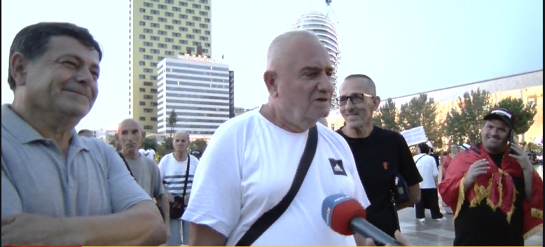  Kastraveci u duket top  vezët bombë   Protesta e 91  qytetari denoncon  Policia na shoqëroi dje sepse kishim me vete një qese   