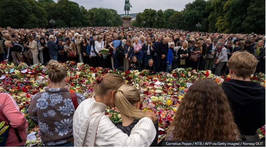 Mbi 10 mijë njerëz në rrugët e Oslos  Funeral madhështor për vdekjen e mbretit norvegjez