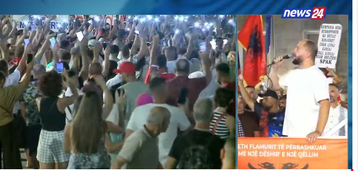 ndizni-blicat-te-na-numeroje-taulant-balla-sa-jemi-protestuesit-ndricojne-sheshin-para-kryeministrise-edison-lika-spak-te
