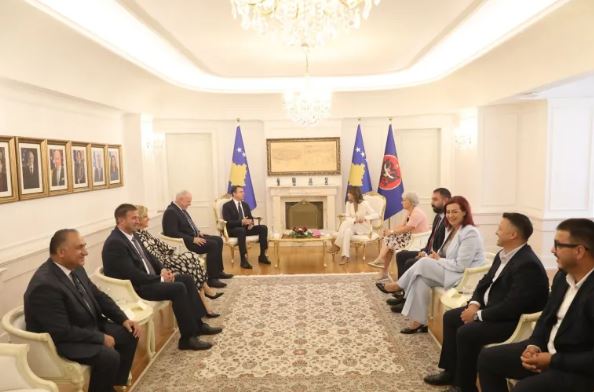 Opozita refuzon ftesën e Haxhiut për presidentin  Në takimin konsultativ Kurti dhe aleatët  Vijon ngërçi politik