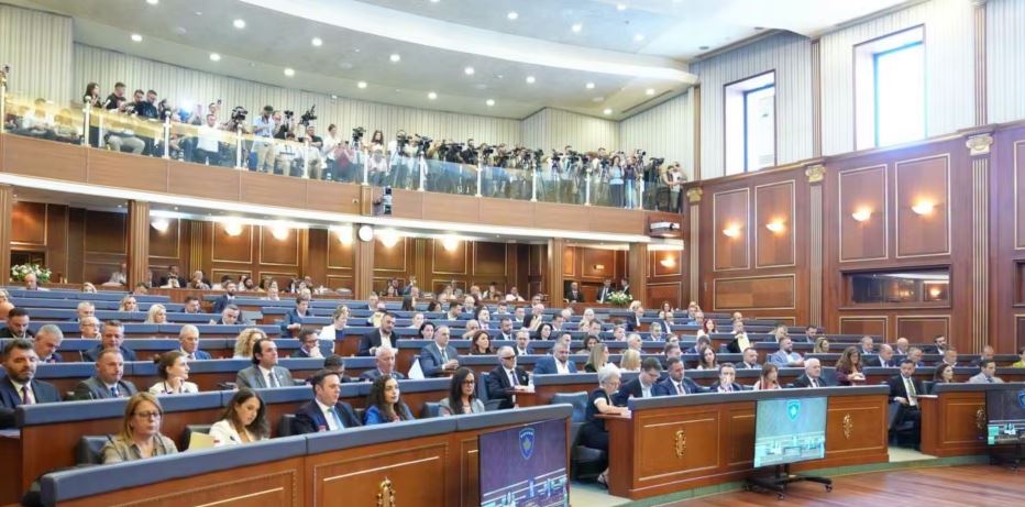 Kuvendi i Kosovës mbetet pa u konstituuar  Seanca vazhdon të shtunën  megjithëse afati kushtetues përfundon në mesnatë
