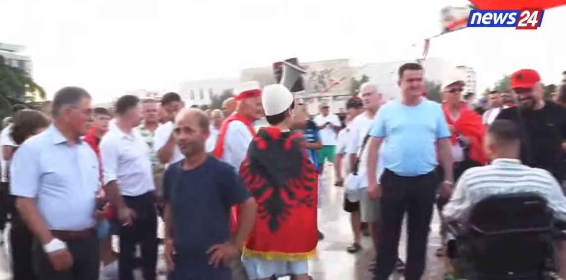 LIVE   63 ditë tubime masive antiqeveritare  Diaspora zbret sërish në sheshin  Skënderbej   kërkohet dorëheqja e Ramës