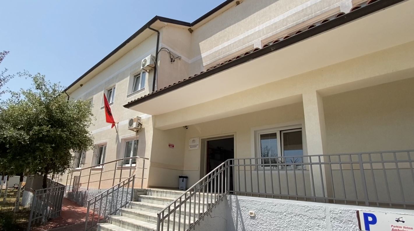 belsh-sulmet-nga-bletet-e-grerezat-shqetesojne-fermeret-7-10-raste-cdo-dite-edhe-pickime-nga-gjarperinjte