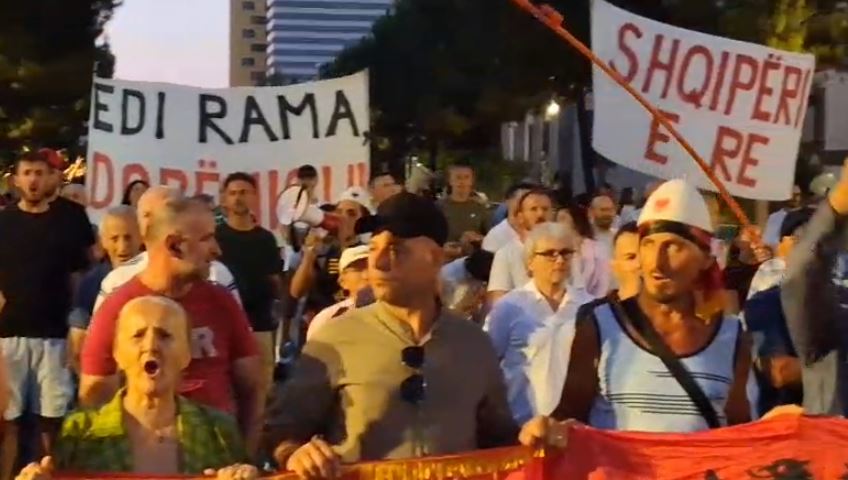 84 ditë revoltë   Arrestoni Ramën  dhe  Shqipëria digjet  Rama krihet   Vijon marshimi drejt Kryeministrisë