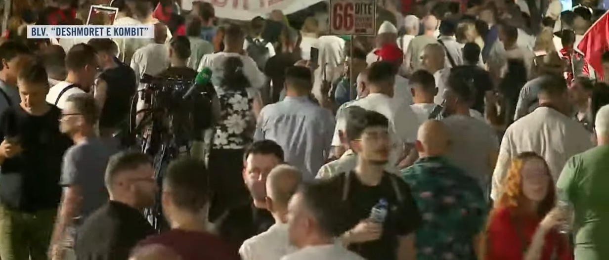 protesta-hyn-ne-diten-e-65-te-marshim-drejt-kryeministrise-nje-protestues-humbi-ndjenjat